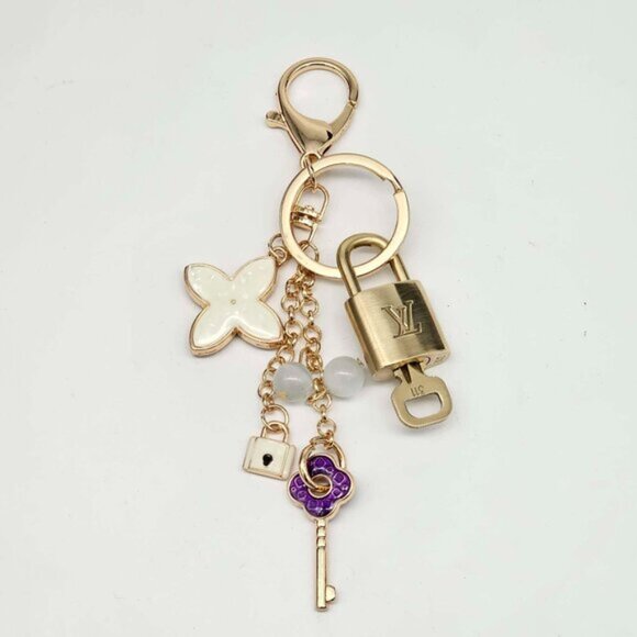 Authentic Louis Vuitton Lock & Key with unbranded Clover Flower Bag Charm 100525 - Picture 6 of 6